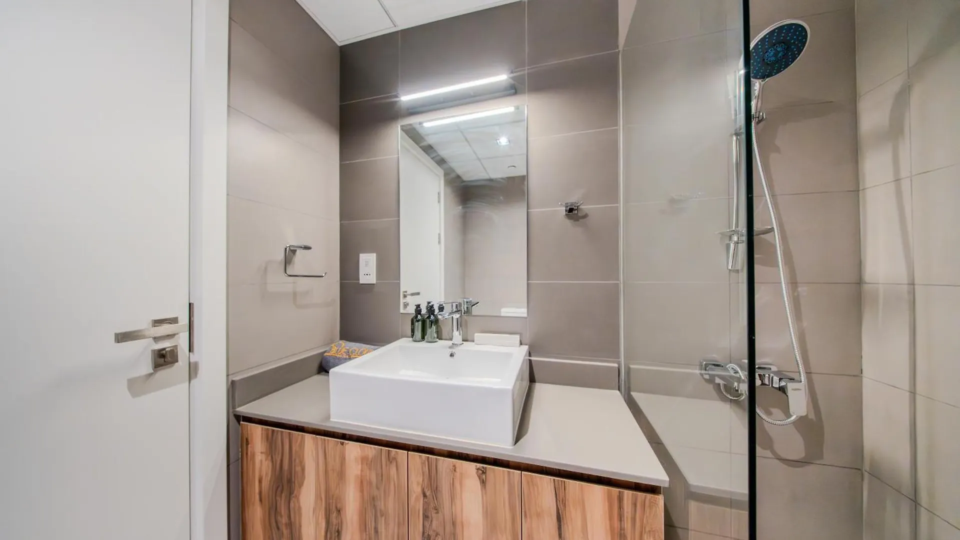 1Bhk Elegant Apartment - The Artist Home Sharjah 0*,